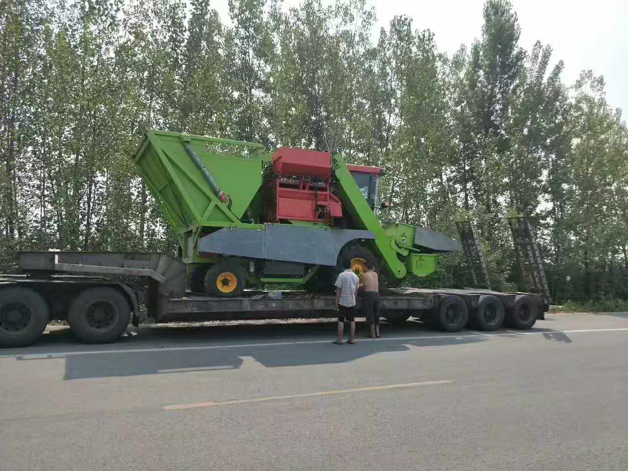 穗(sui)莖兼收玉(yu)米收穫機
