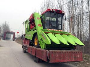 山東臨沂市髮送一檯，新的市場新經銷商用戶(hu)，今年穗莖(jing)兼收玉米收穫機的市場前景(jing)無(wu)限啊！我們要在(zai)2017年擼起袖子大榦了